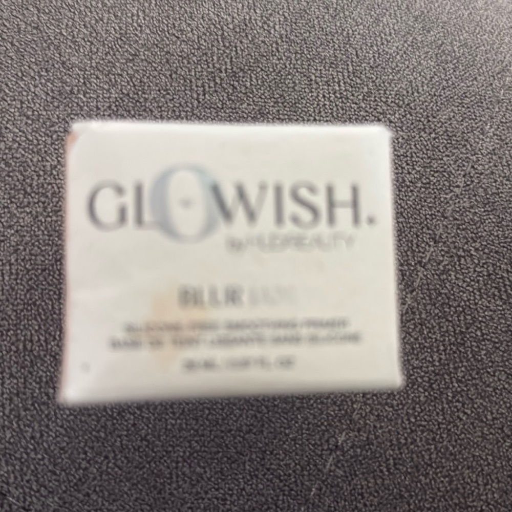 Huda Beauty GloWish Blur Jam Silicone-Free Smoothing Primer